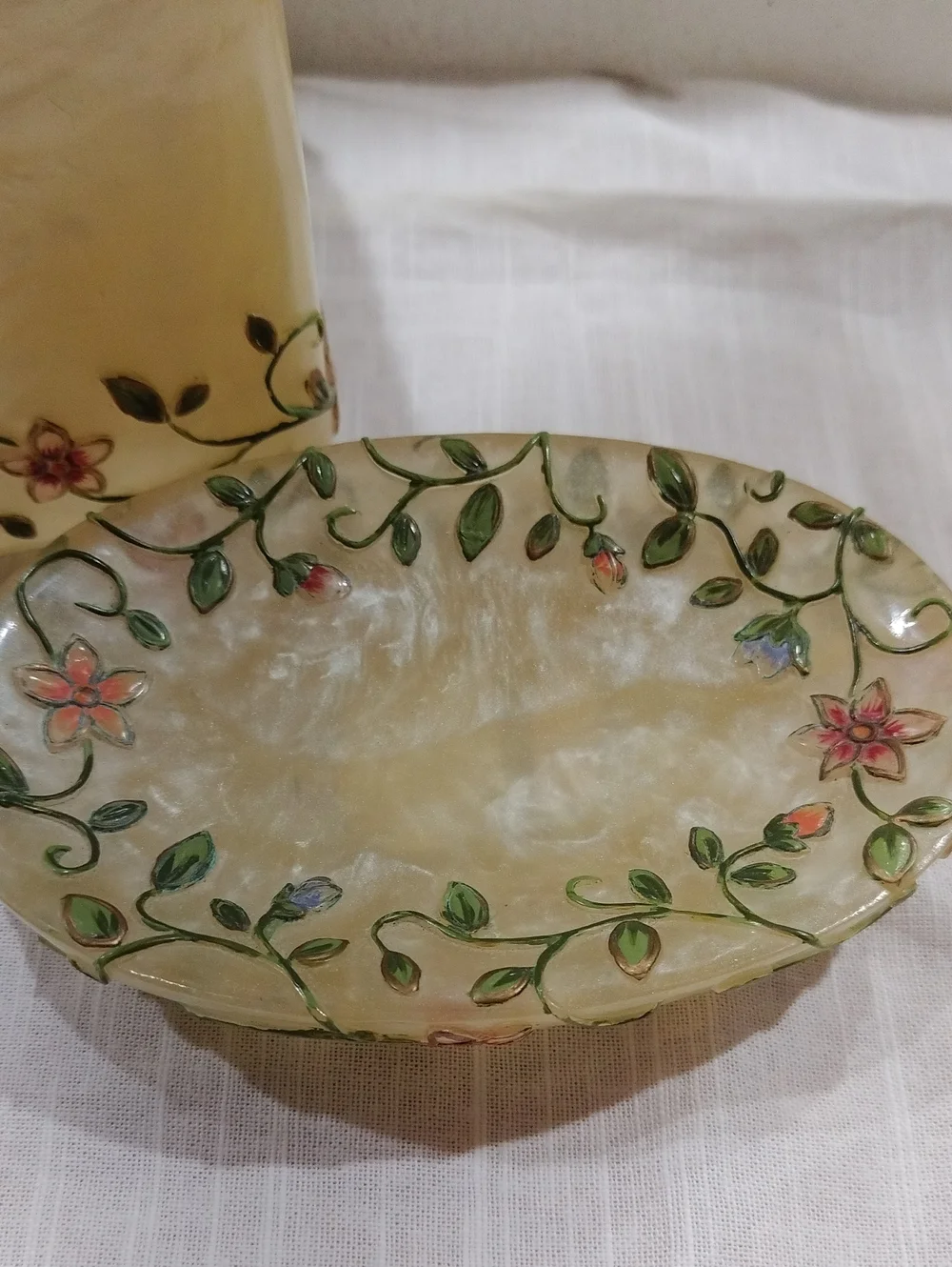 Square tissue box cover and matching soap dish set